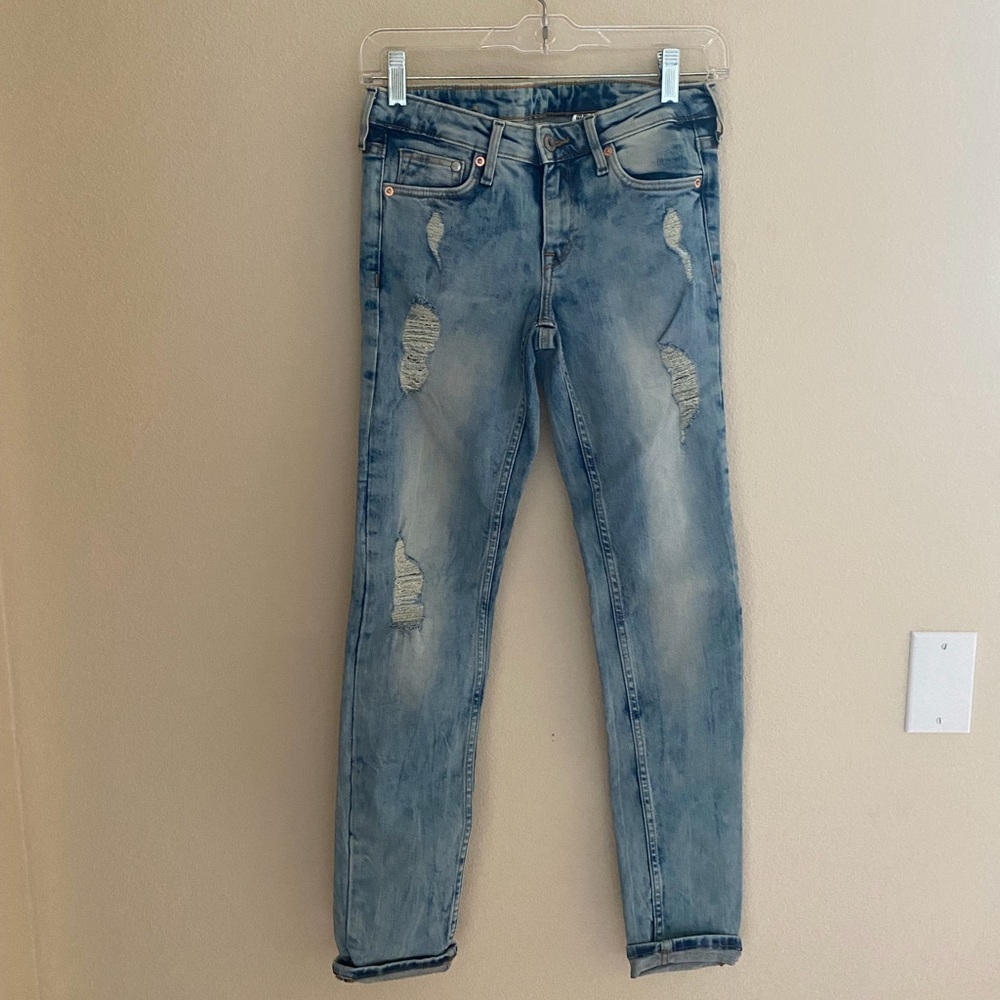 ⬇️LAST CHANCE⬇️ H & M Denim Lightwash 26/30 Skinny Low Waist Jeans EUC